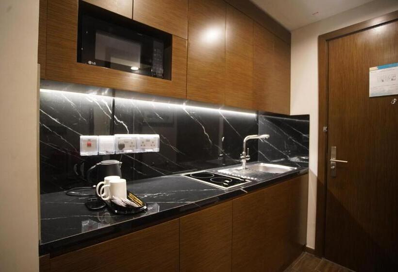 اتاق سوپریور با تخت بزرگ, C   Hotel And Suites Doha