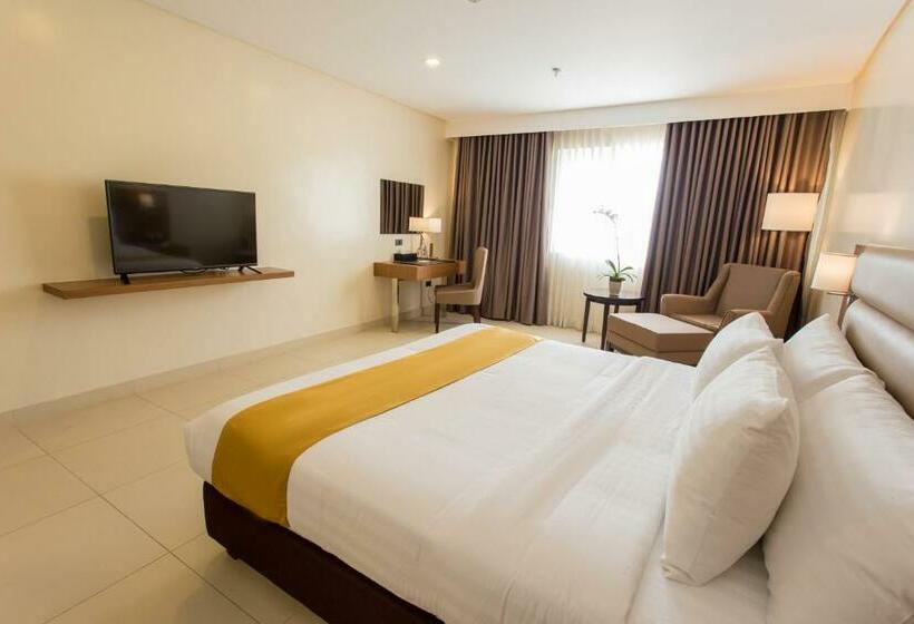 اتاق لوکس با تخت بزرگ, Royce Hotel & Casino