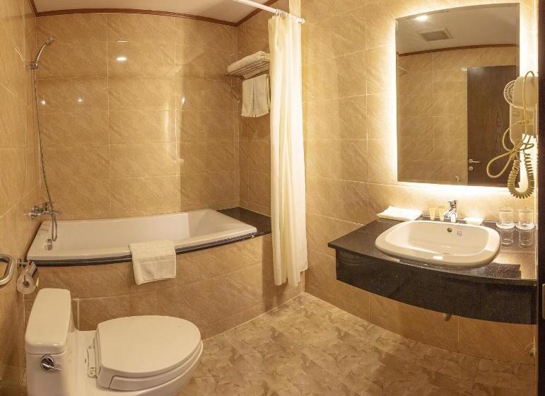 اتاق لوکس سه تخته, Kings Hotel Dalat