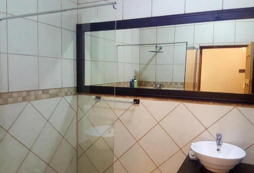 Номер Стандарт, Aerotropolis Guest Lodge