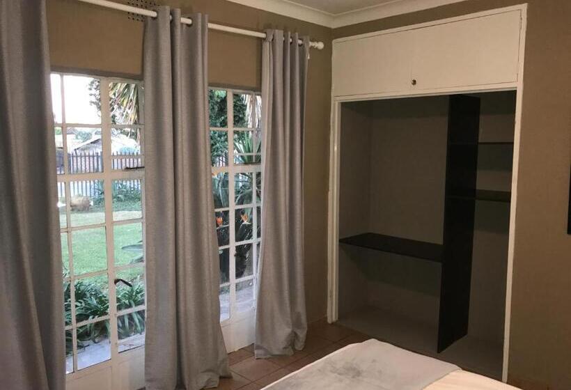 Семейный Номер, Aerotropolis Guest Lodge