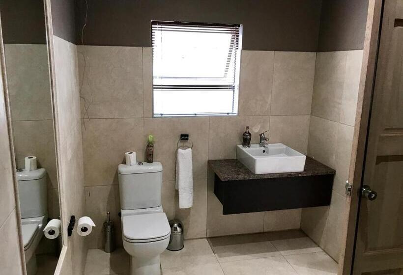 Семейный Номер, Aerotropolis Guest Lodge