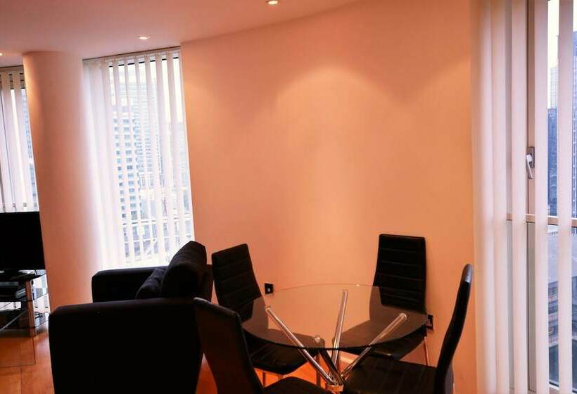 آپارتمان لوکس 2 خوابه, Zen Apartments   City Airport London