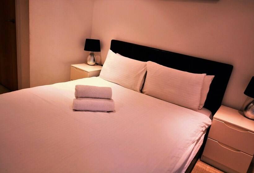 דירת דלוקס 2 חדרי שינה, Zen Apartments   City Airport London