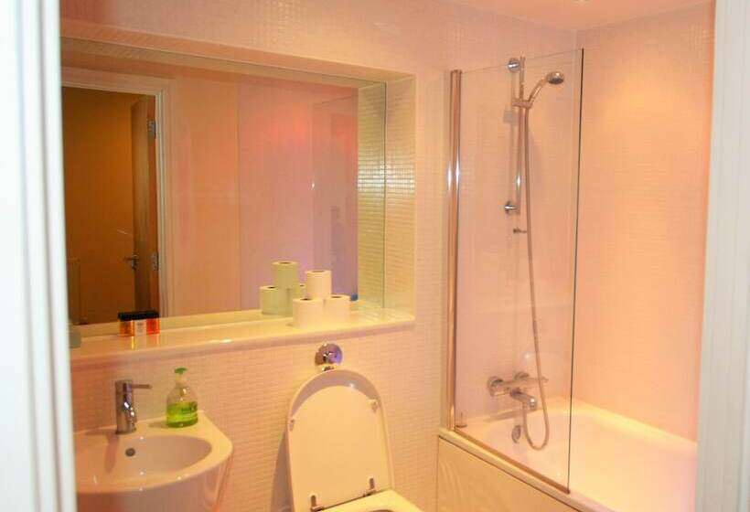 آپارتمان لوکس 2 خوابه, Zen Apartments   City Airport London