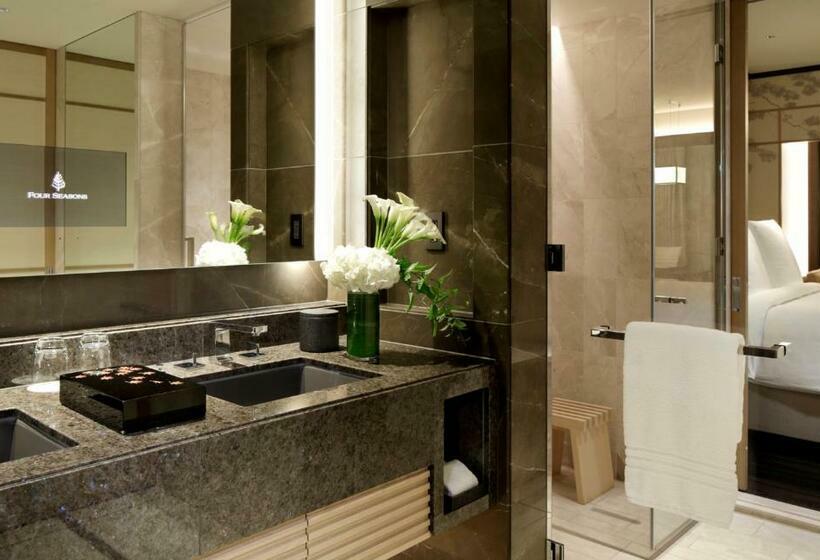 Номер Deluxe Кровать Кинг, Four Seasons Hotel Kyoto