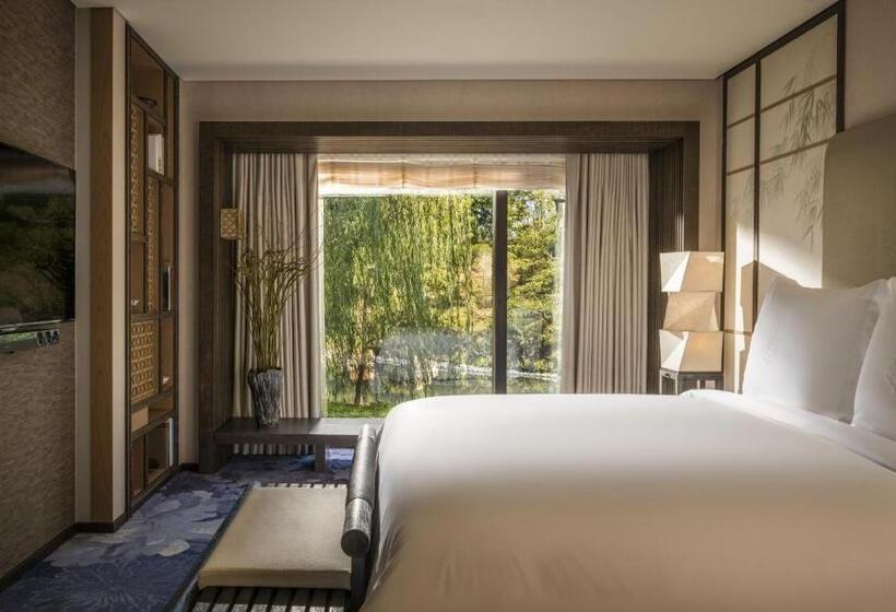 Люкс Кровать Кинг, Four Seasons Hotel Kyoto