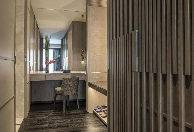 Люкс Кровать Кинг, Four Seasons Hotel Kyoto