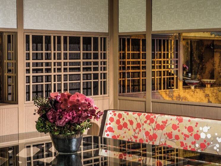 Люкс Кровать Кинг, Four Seasons Hotel Kyoto