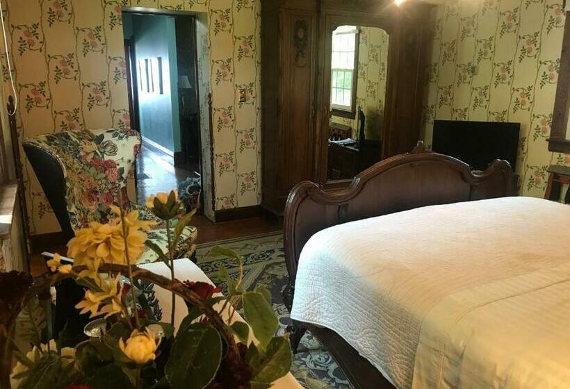 Номер Стандарт с Гидромассажем, The Nauvoo Grand Bed & Breakfast