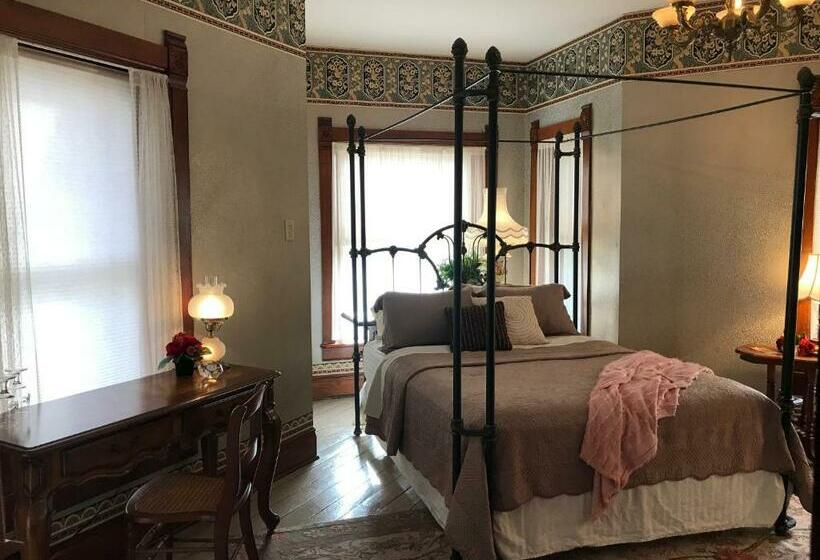 Номер Стандарт Вид на Сад, The Nauvoo Grand Bed & Breakfast