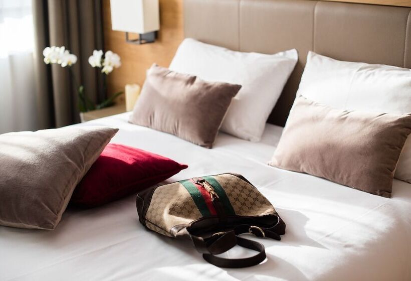 Номер Комфорт, Le Lodge Brit Hotel Strasbourg Zenith