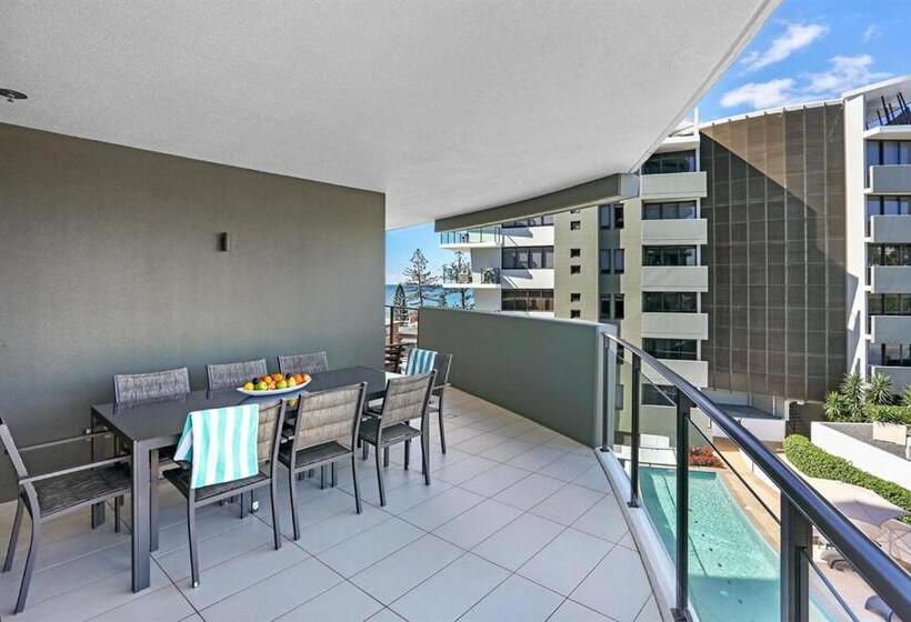3 Bedroom Apartment Side Sea View, Ambience On Burleigh Beach