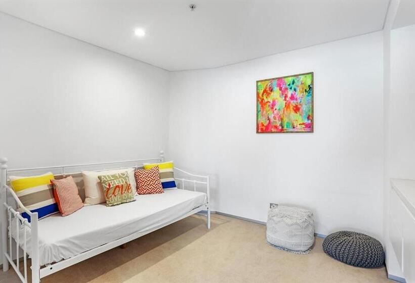 3 Bedroom Apartment Side Sea View, Ambience On Burleigh Beach