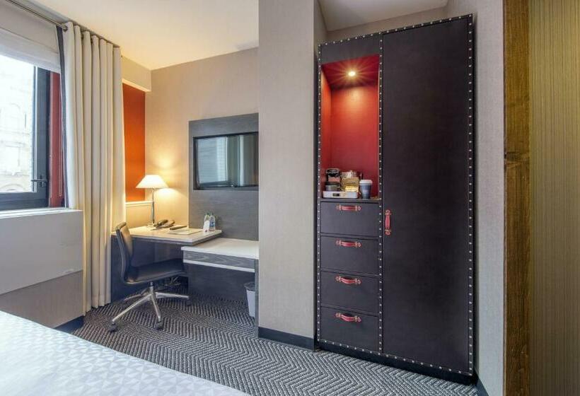 带大床的豪华间, Four Points By Sheraton Manhattan Midtown West