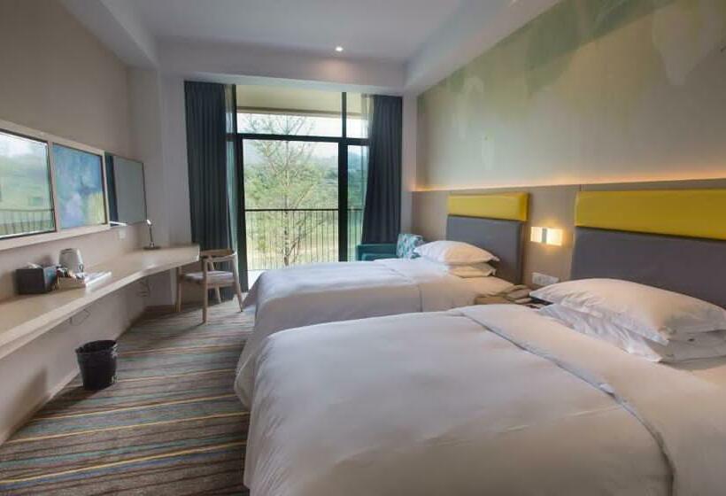 Номер Superior Вид на Реку, Holiday Inn Express Emei Mountain, An Ihg