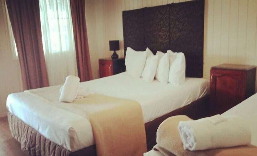 Номер Стандарт, Country Plaza Motor Inn