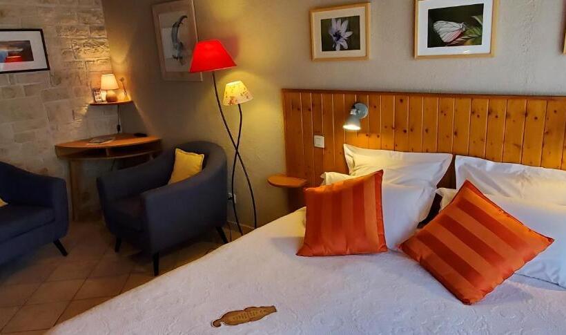 Номер Стандарт с Террасой, La Coustille Chambres Et Table D Hôtes