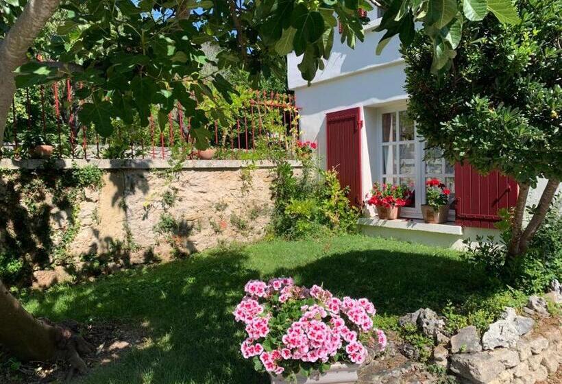 スタンダードトリプルルーム, Chambres D Hôtes Le Colombier