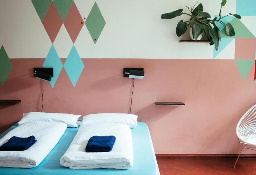 חדר סטנדרט לשלושה, Hostel & Garten Eden