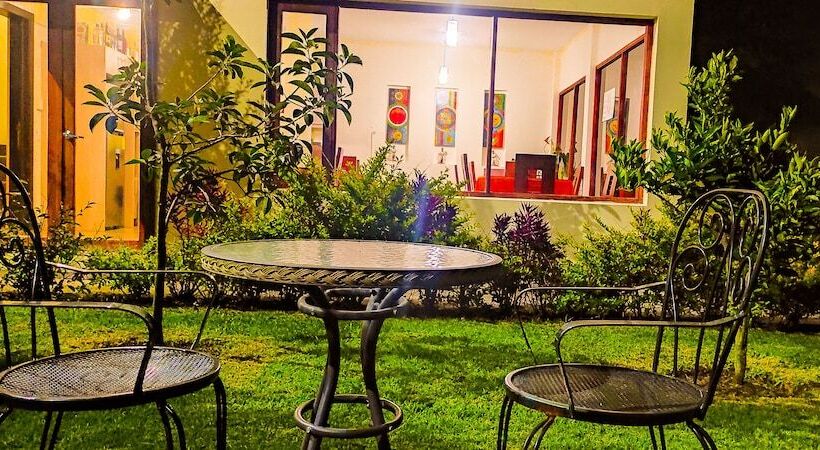 اتاق لوکس یک تخته, Las Mercedes Airport Quito