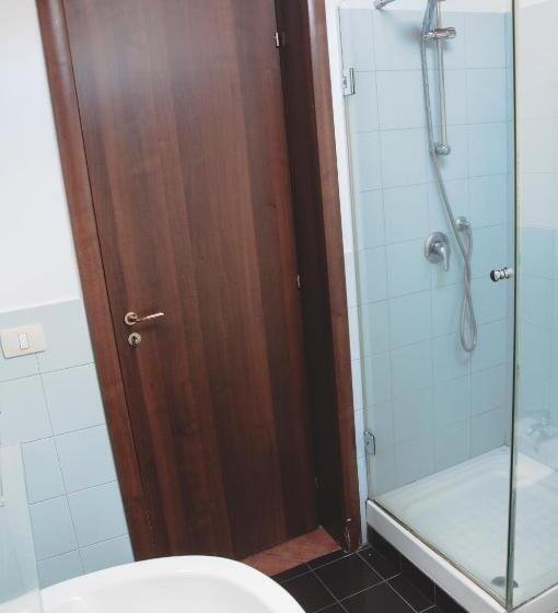اتاق راحتی سه تخته, Le Coccole