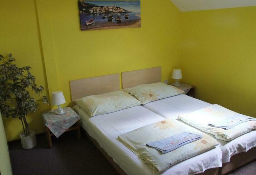 اتاق استاندارد سه نفره, Formule