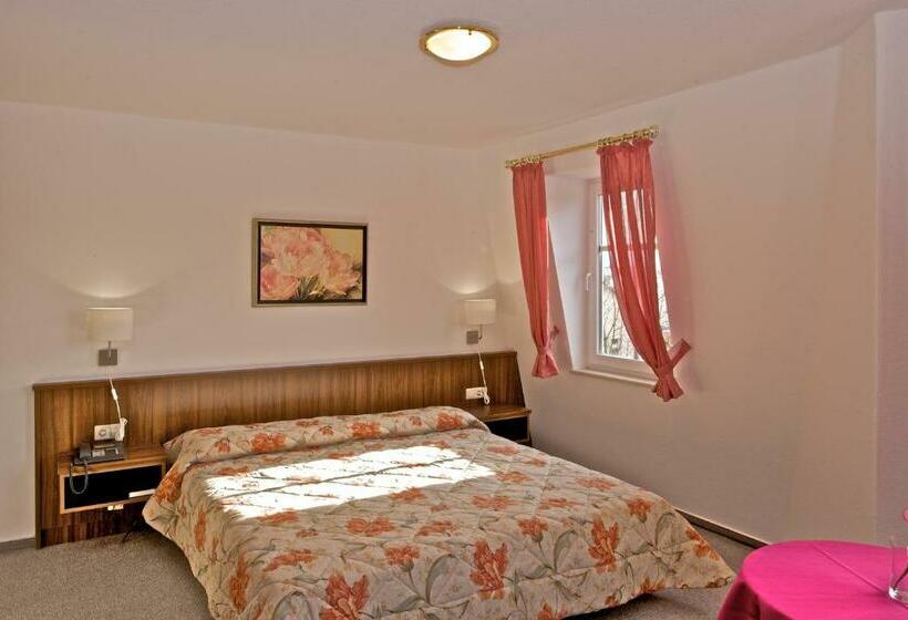 Номер Стандарт, Weberhof