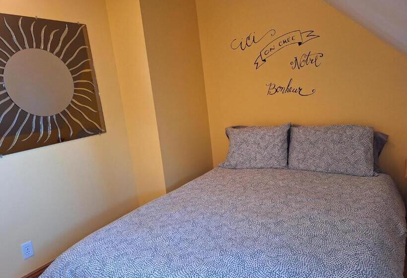 バス共有のスタンダードルーム, Auberge Le P Tit Bonheur   Hostel