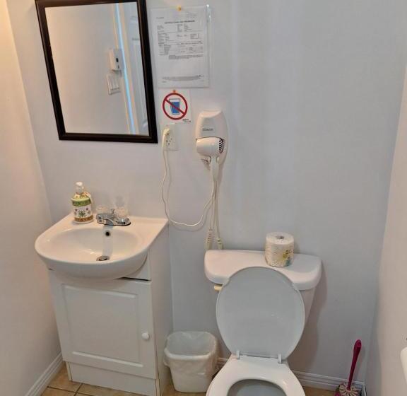 Семейный Номер, Auberge Le P Tit Bonheur   Hostel