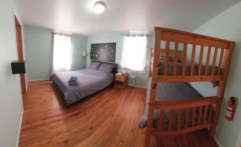 Семейный Номер, Auberge Le P Tit Bonheur   Hostel