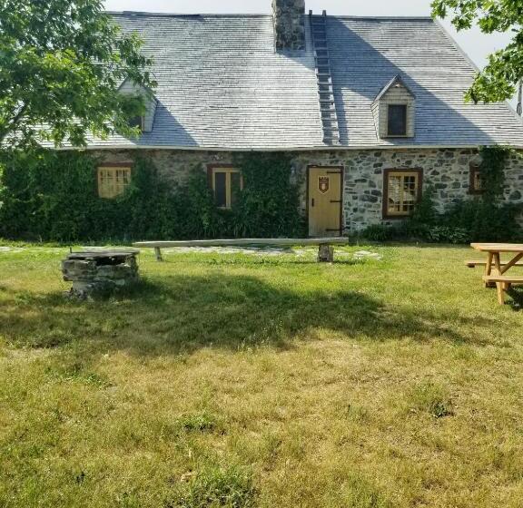 バス共有のスタンダードルーム, Auberge Le P Tit Bonheur   Hostel