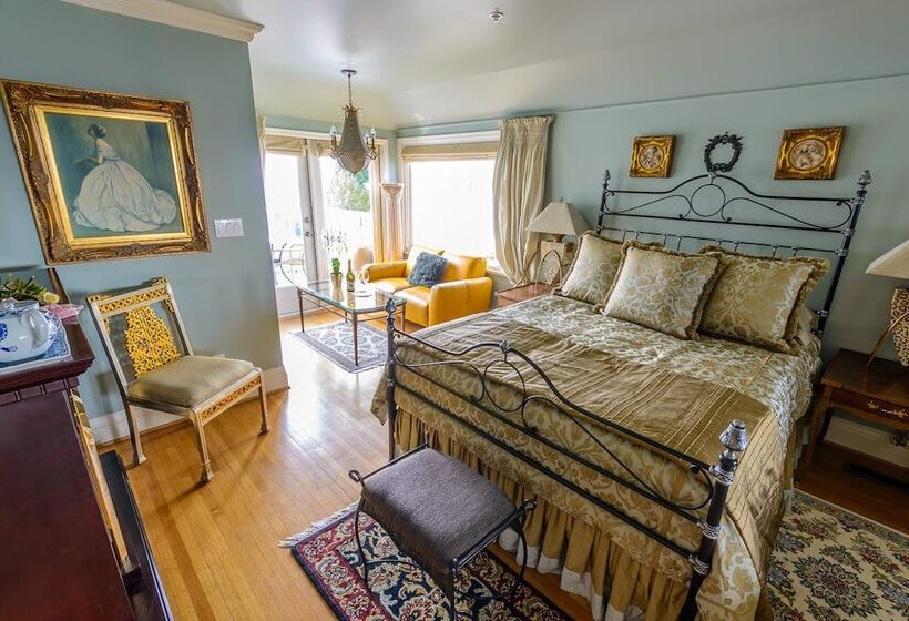 Люкс Повышенной Комфортности, Crystal S View Bed & Breakfast