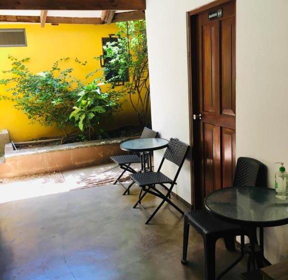 이코노미 룸, Villas Macondo