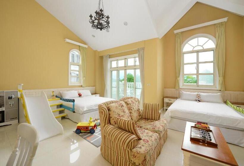 اتاق استاندارد چهارنفره با بالکن, Dancing Butterfly Inn Family Sliding Bnb