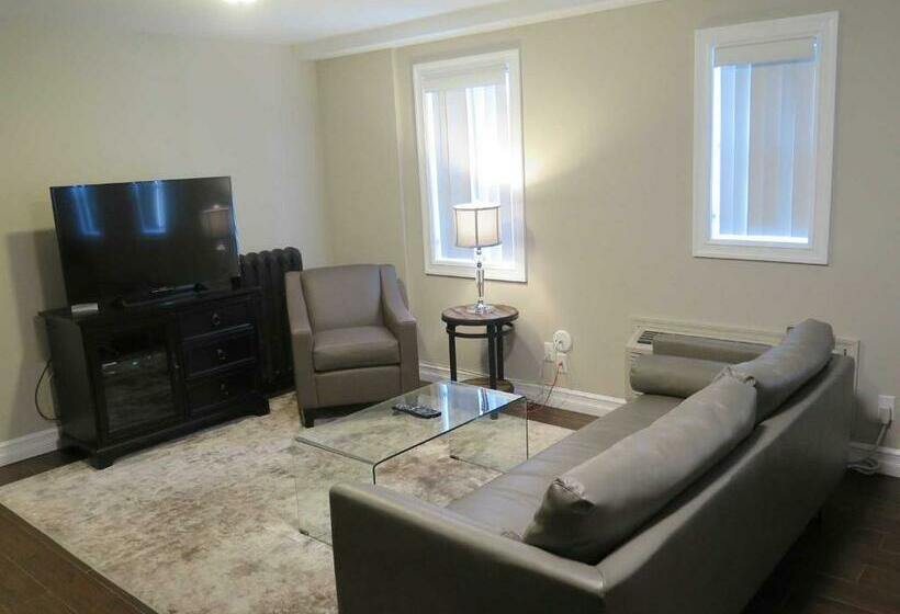 מיטת קינג בסוויטה, Western Hotel & Executive Suites