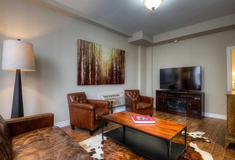 מיטת קינג בסוויטה, Western Hotel & Executive Suites