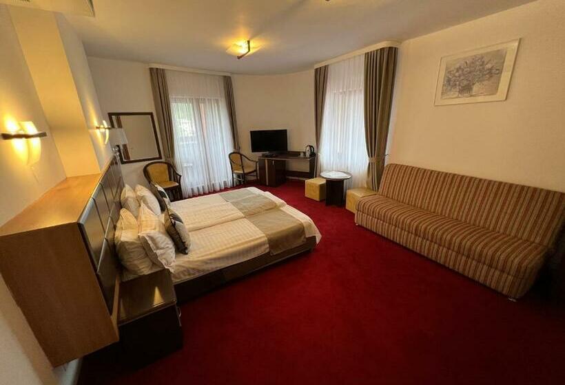 Quarto Triplo Standart, Belvedere