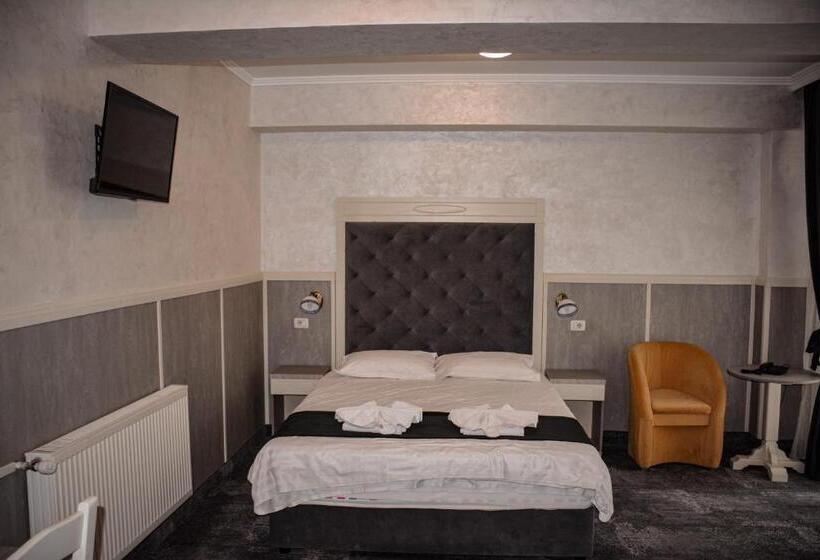Номер Стандарт Трехместный, Golden Rose Residence