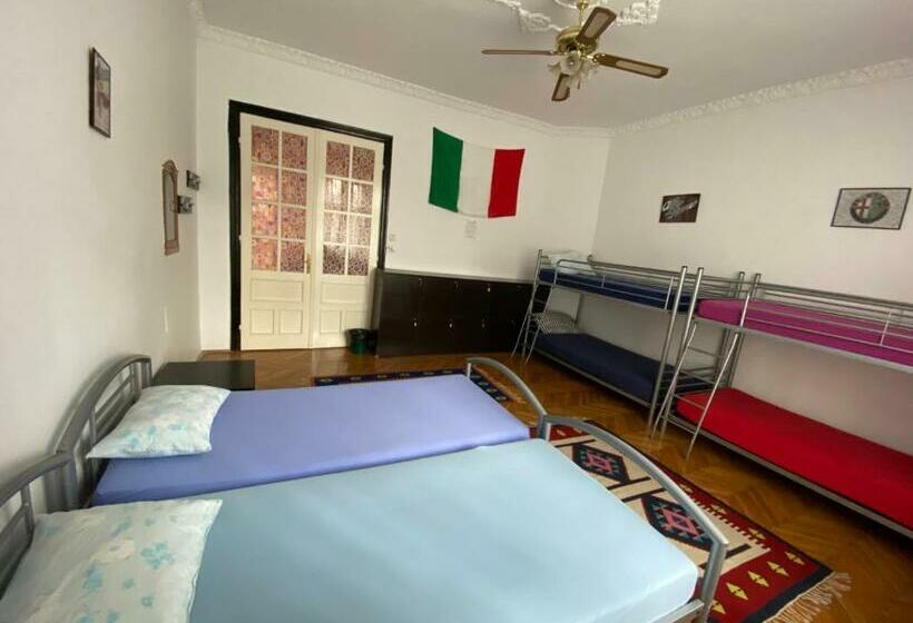 패밀리 룸 공용 욕실, Mosaico Alfetta Hostel