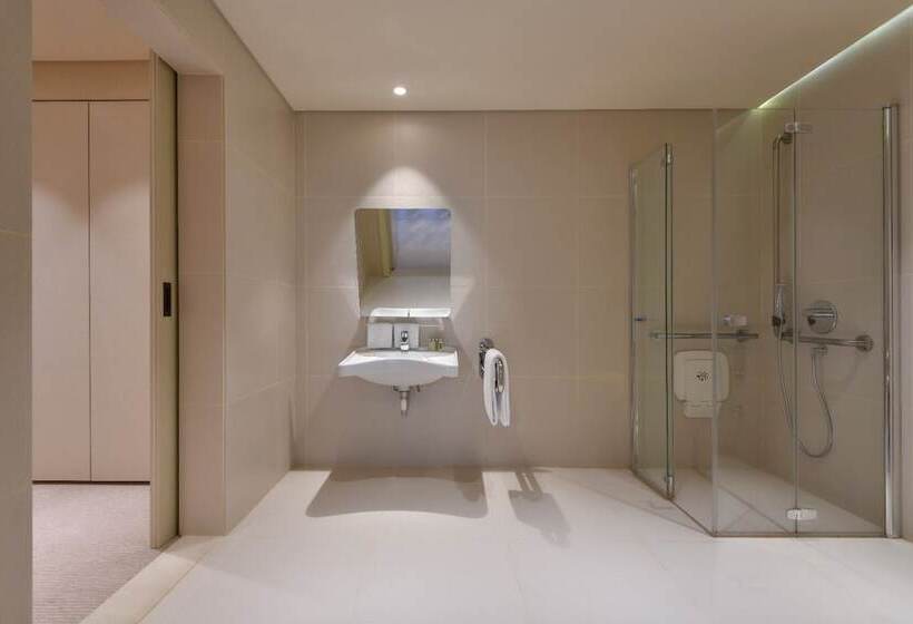 带城市景观的套间, Voco Doha West Bay Suites, An Ihg