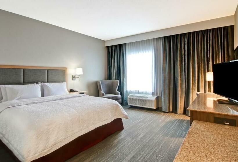 Номер Стандарт Кровать Кинг Адаптированный для Инвалидов, Hampton Inn & Suites By Hilton Grande Prairie