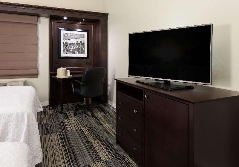 Номер Стандарт, Hampton Inn & Suites By Hilton Grande Prairie
