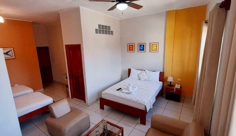 スタンダードトリプルルーム, Hostal Huayruro