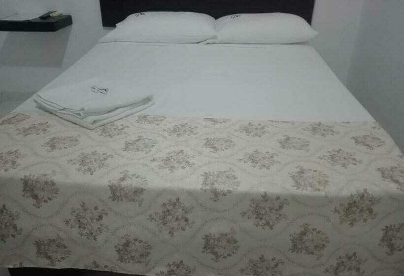 اتاق استاندارد یک نفره, Rio Hotel Montería