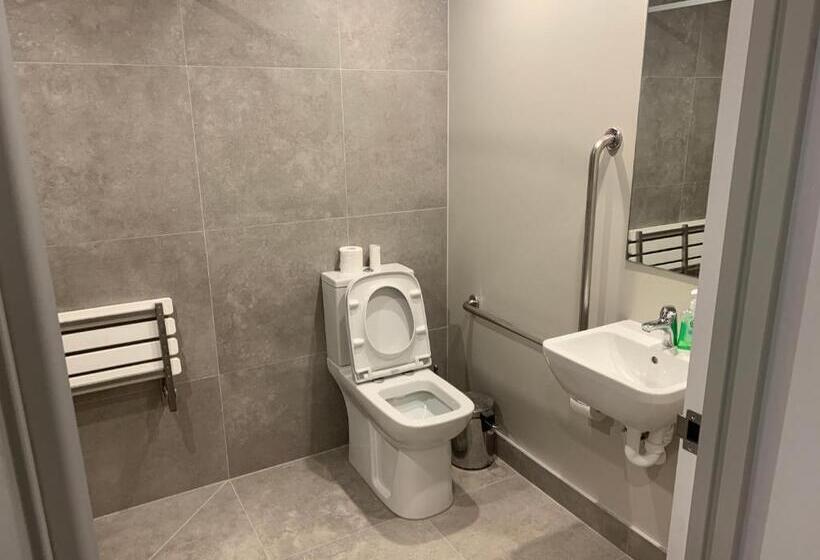 اتاق استاندارد چهار تخته با چشم‌انداز دریا, Garden Hostel