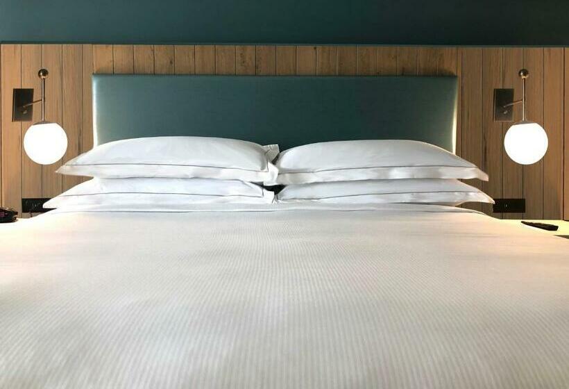 سوئیت با تخت بزرگ, Suncoast Park Hotel Anaheim Resort, Tapestry By Hilton