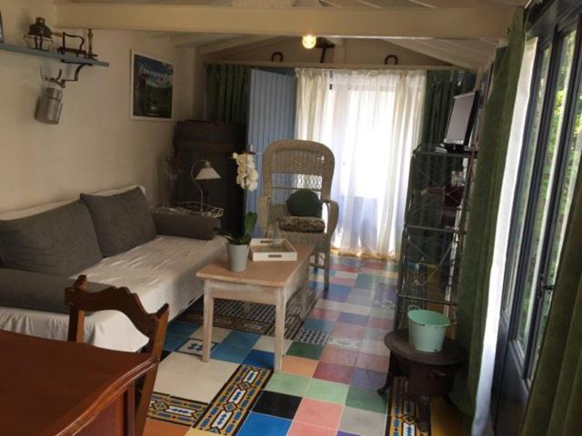 Семейное Студио, B&b La Boal