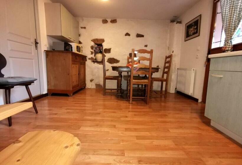Апартаменты 2 Спальни, Gîte La Charmaie