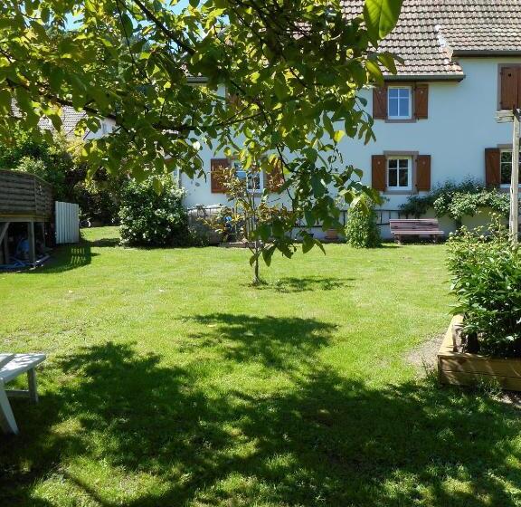 Апартаменты 2 Спальни, Gîte La Charmaie